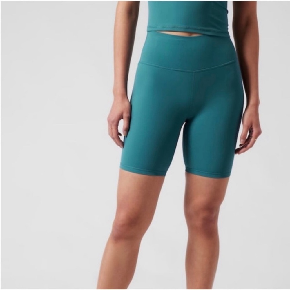 Athleta Transcend 7" Bike Short in Borealis‎ Green XXS High Rise Waistband